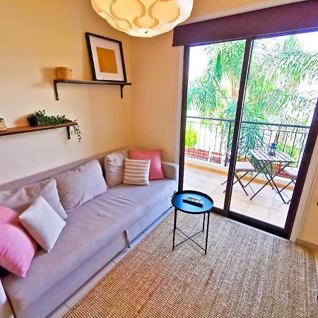 Sunny Pool Apartment Voroklini Bagian luar foto