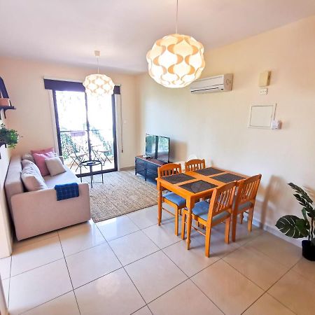 Sunny Pool Apartment Voroklini Bagian luar foto