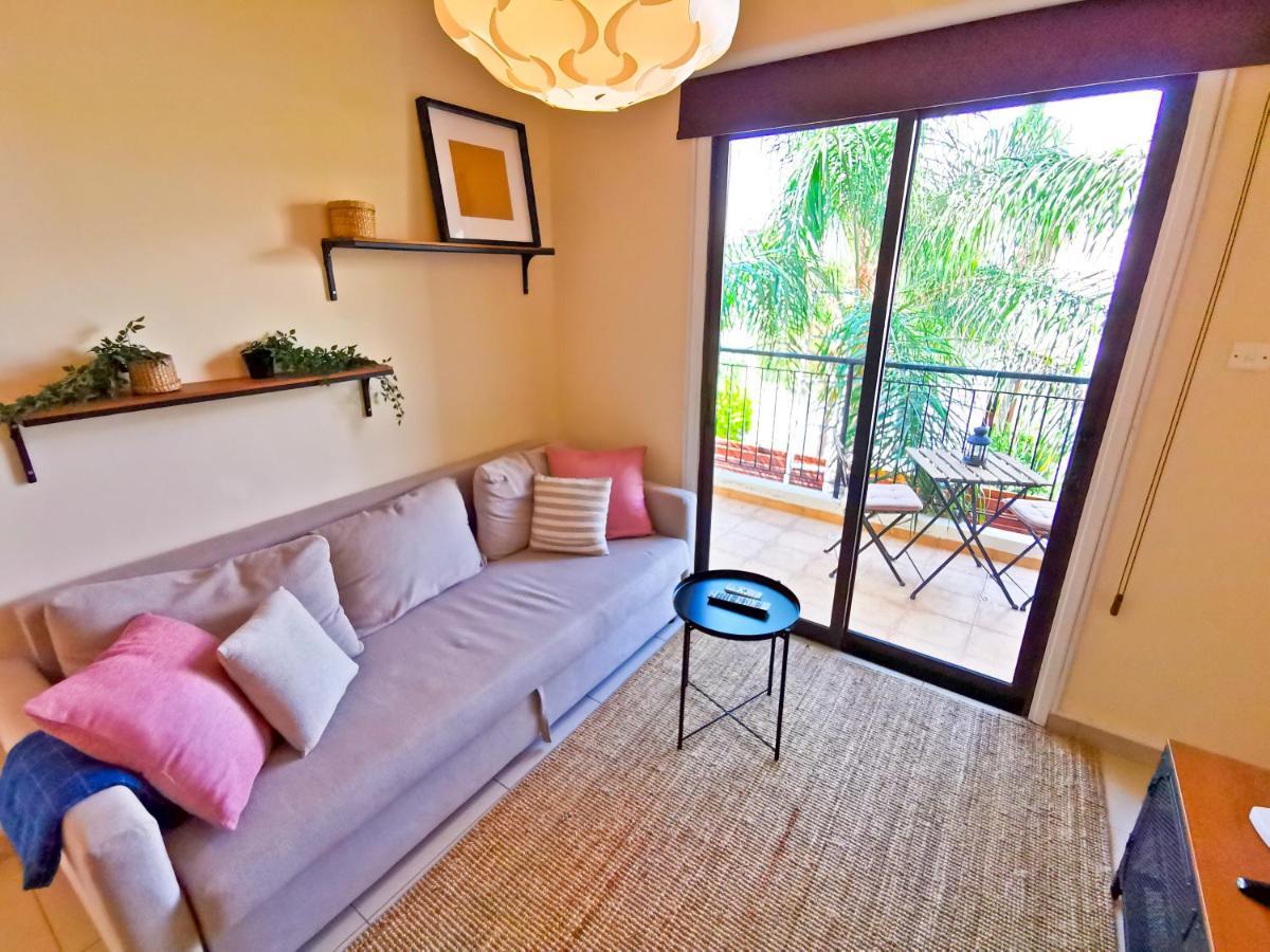 Sunny Pool Apartment Voroklini Bagian luar foto