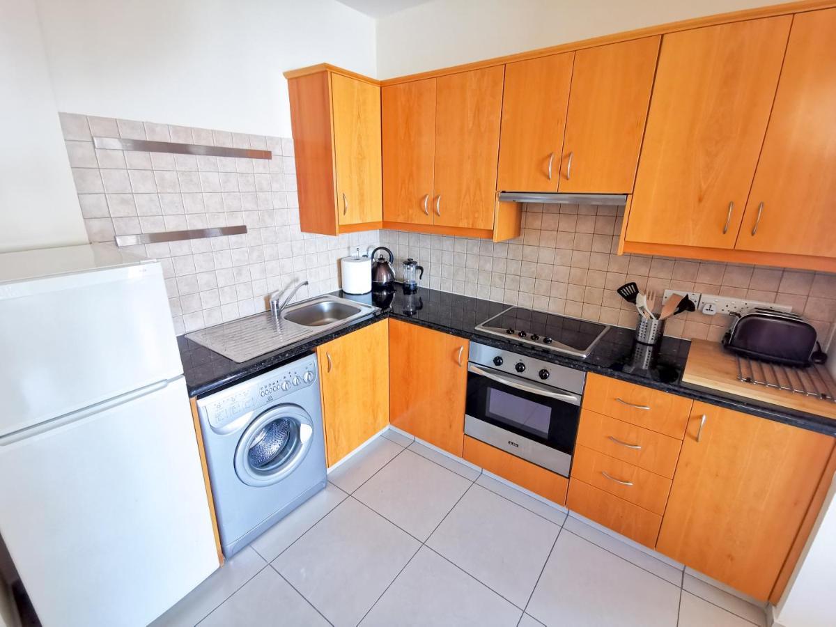 Sunny Pool Apartment Voroklini Bagian luar foto