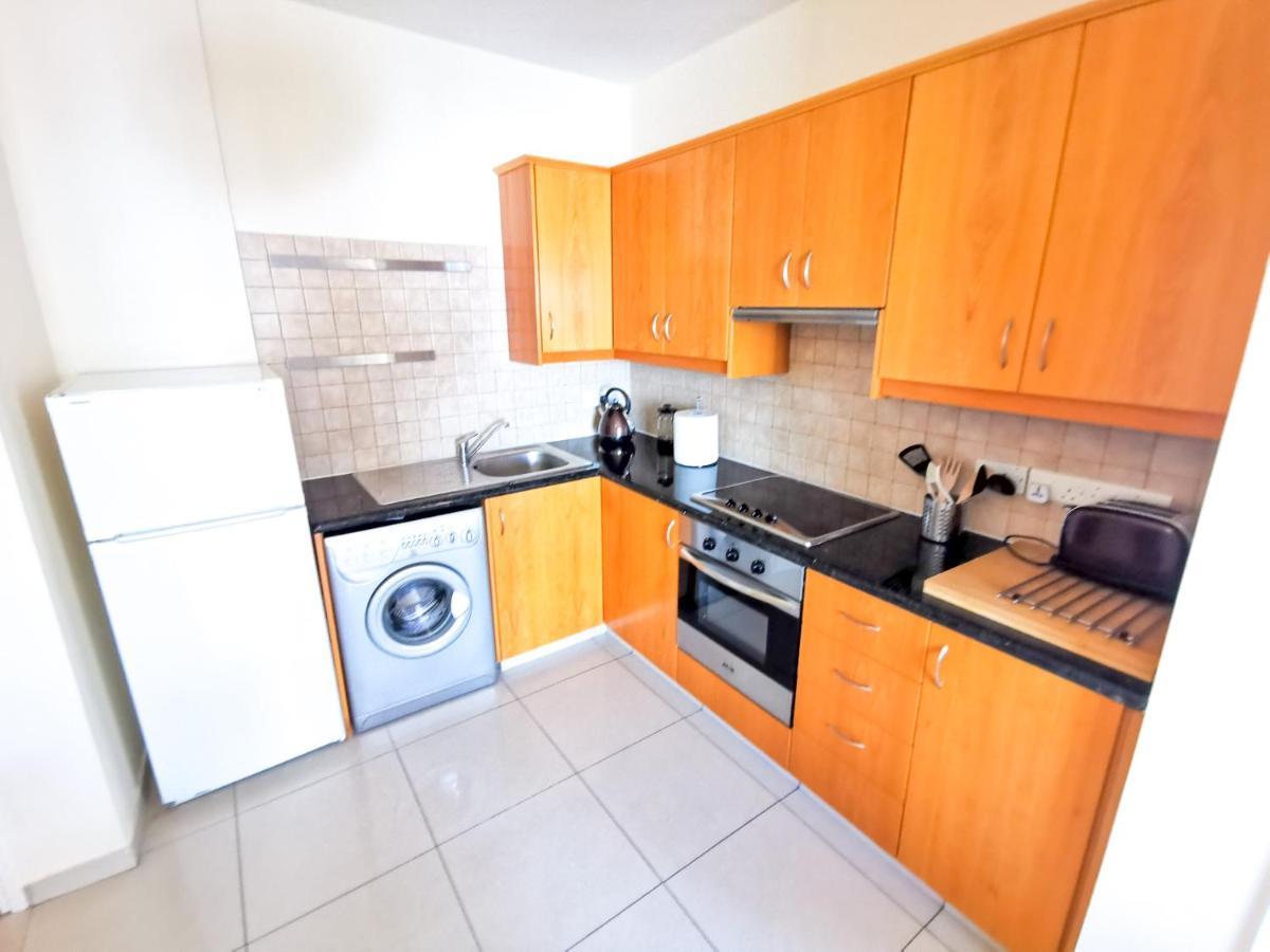 Sunny Pool Apartment Voroklini Bagian luar foto