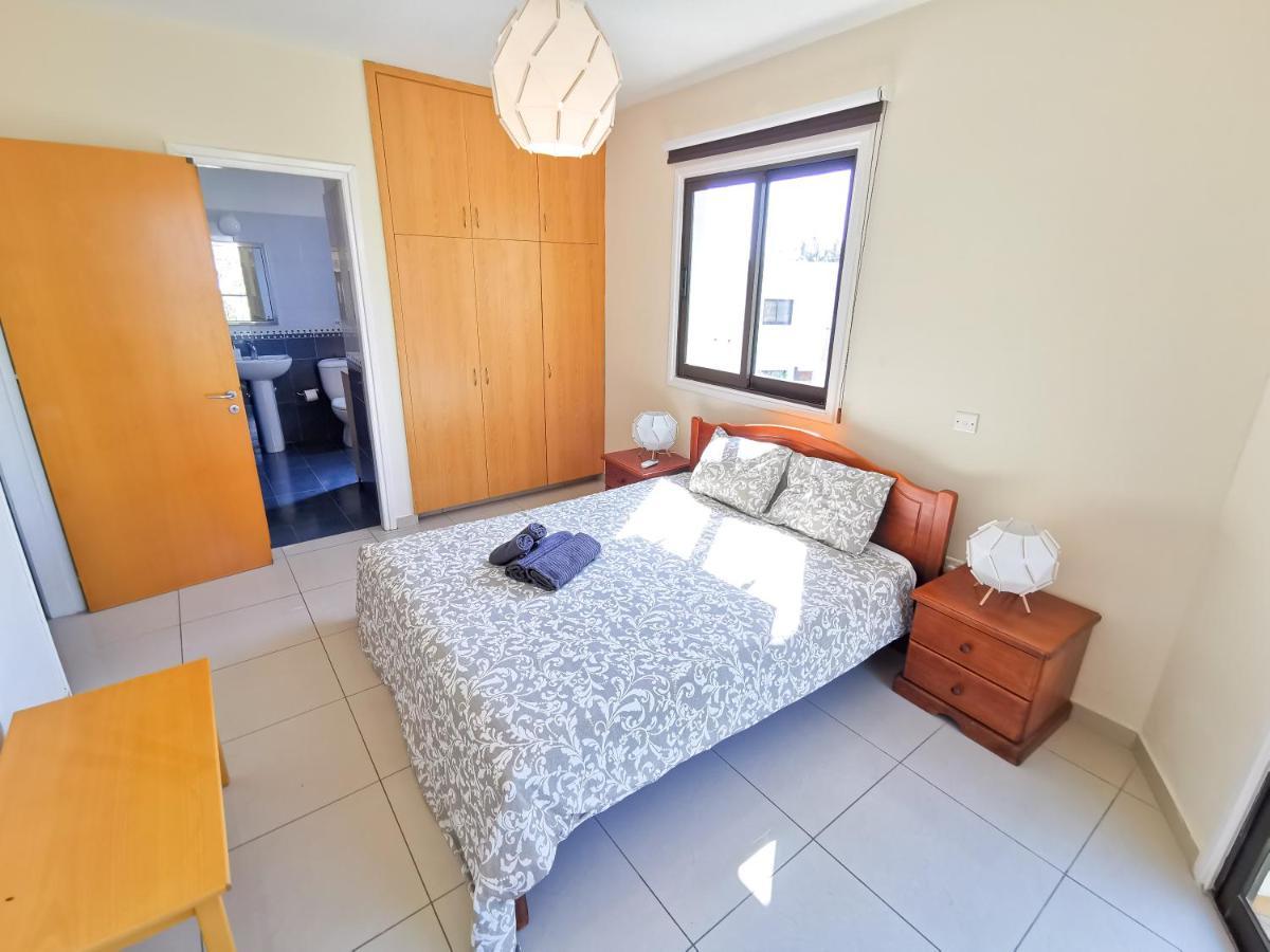 Sunny Pool Apartment Voroklini Bagian luar foto