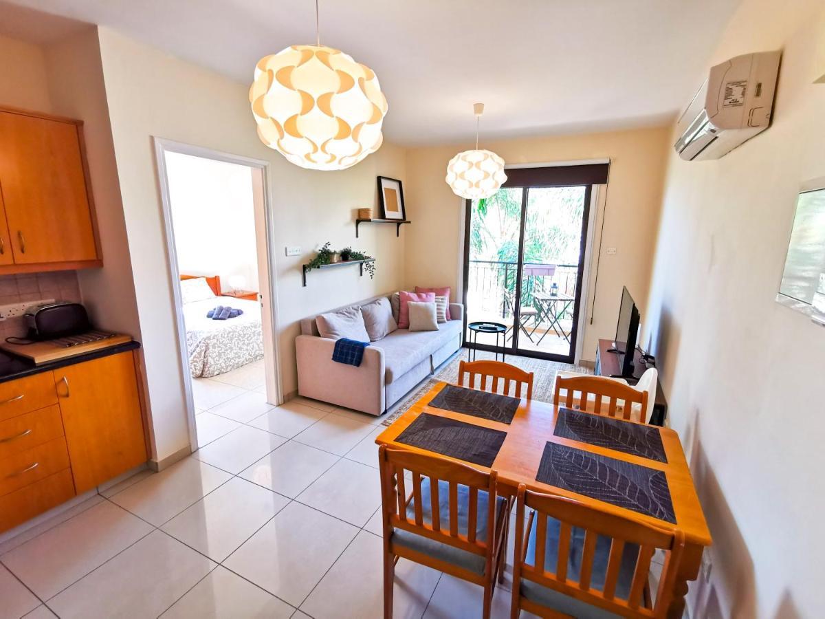 Sunny Pool Apartment Voroklini Bagian luar foto