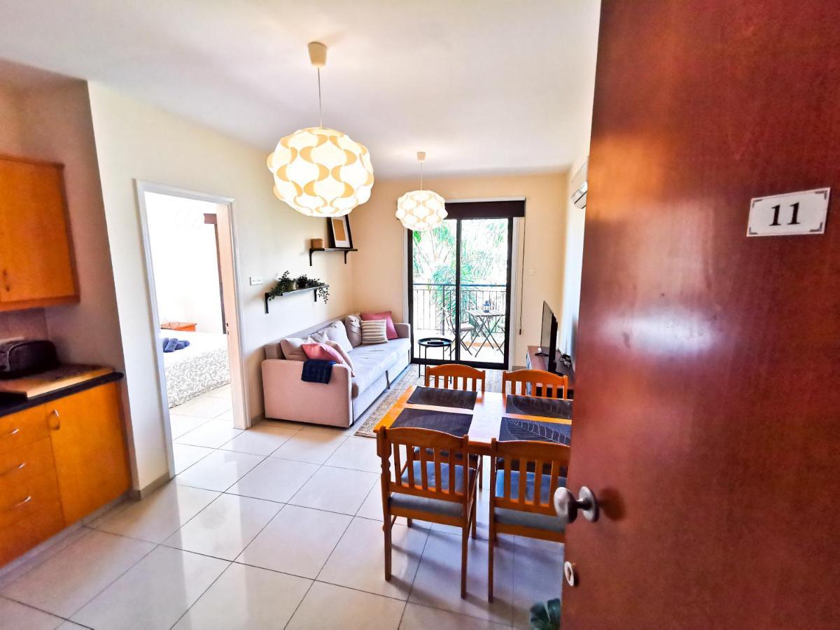 Sunny Pool Apartment Voroklini Bagian luar foto